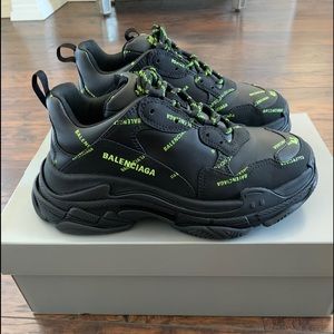 BALENCIAGA TRIPLE S LOGO PRINT TOP SNEAKERS SIZE